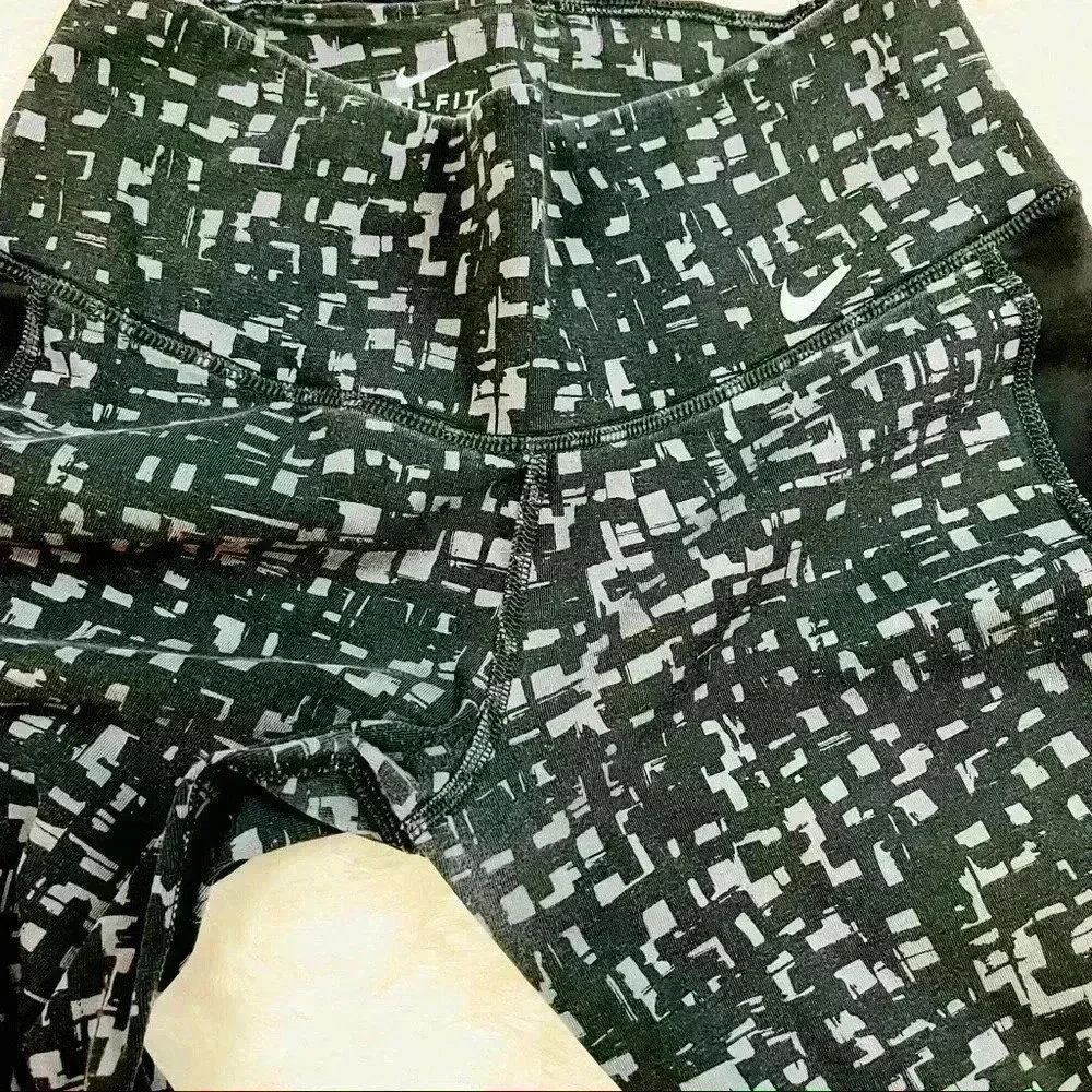 Nike Dry Black & Gray Printed High‎ Waisted Athletic Compression Leggings (XS)